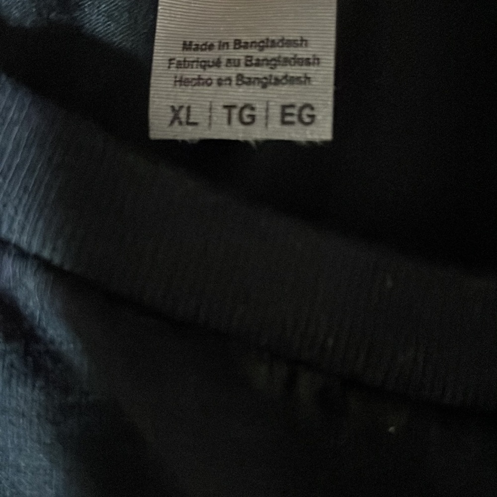 Basic Graphic Tee - Picture 4 of 4